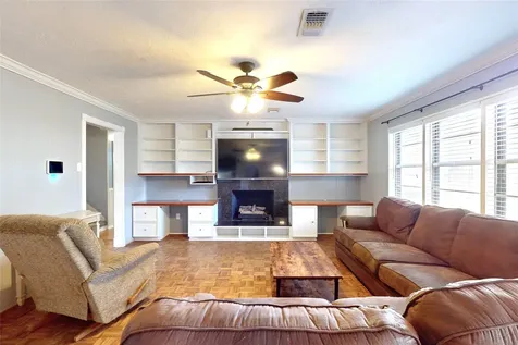 2106 S Memorial Court Pasadena TX 77502