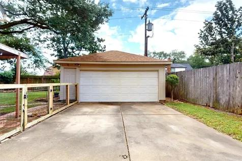 2106 S Memorial Court Pasadena TX 77502