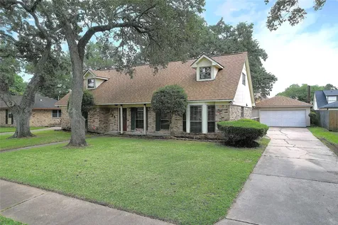 2106 S Memorial Court Pasadena TX 77502