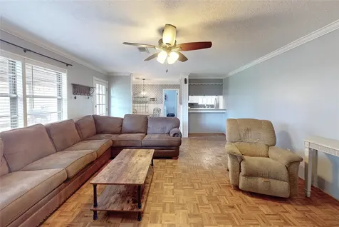 2106 S Memorial Court Pasadena TX 77502
