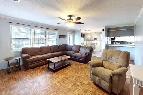 2106 S Memorial Court Pasadena TX 77502