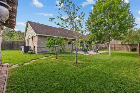 1118 Killarney Avenue Friendswood TX 77546