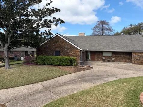 1122 Lakeside Drive Huntsville TX 77320