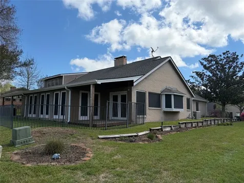 1122 Lakeside Drive Huntsville TX 77320