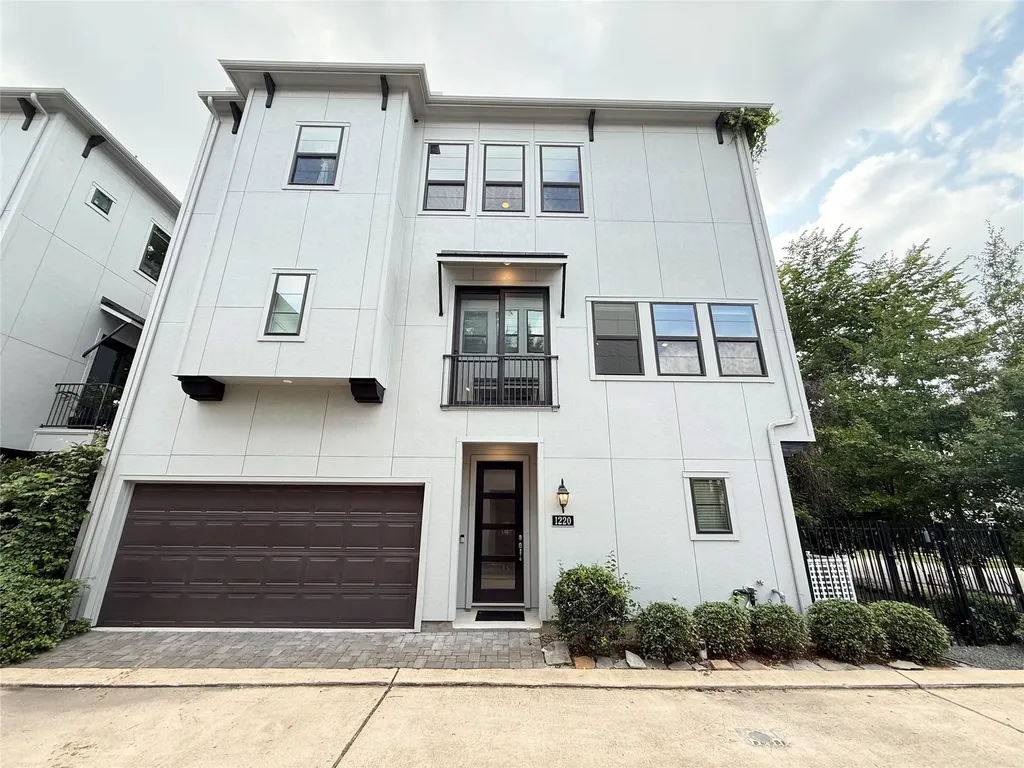 1220 W 25th Street Houston TX 77008