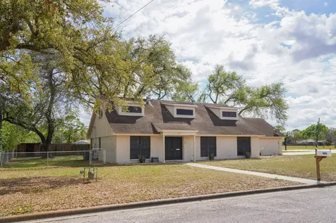 905 Center Street El Campo TX 77437