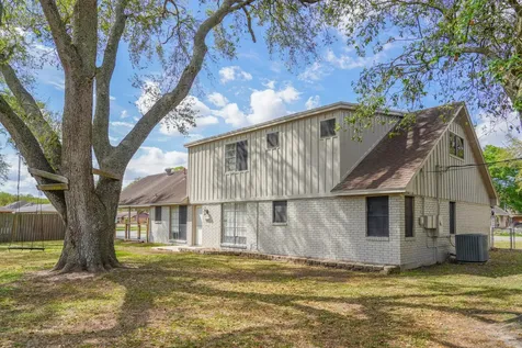 905 Center Street El Campo TX 77437