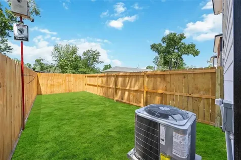 1056 North Ln A Houston TX 77088