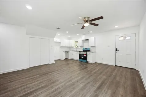 1056 North Ln A Houston TX 77088