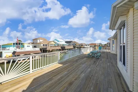 102 Bamaku Bend Tiki Island TX 77554