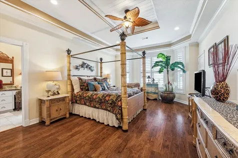 102 Bamaku Bend Tiki Island TX 77554