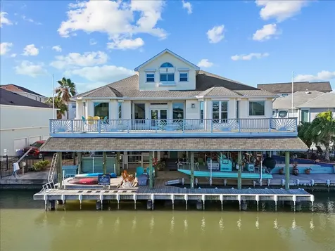 102 Bamaku Bend Tiki Island TX 77554