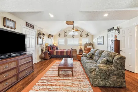 102 Bamaku Bend Tiki Island TX 77554