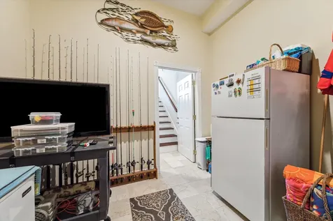 102 Bamaku Bend Tiki Island TX 77554
