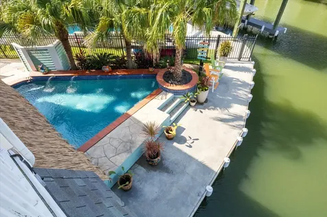102 Bamaku Bend Tiki Island TX 77554