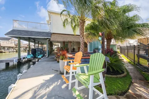102 Bamaku Bend Tiki Island TX 77554