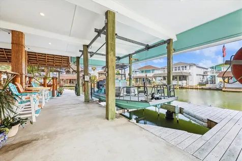 102 Bamaku Bend Tiki Island TX 77554
