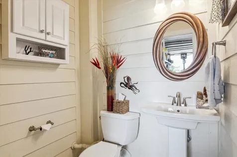 102 Bamaku Bend Tiki Island TX 77554