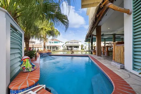 102 Bamaku Bend Tiki Island TX 77554