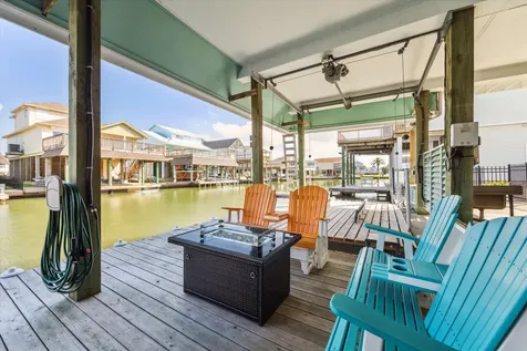 102 Bamaku Bend Tiki Island TX 77554