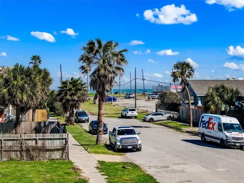 3624 S Avenue S 1/2 Galveston TX 77550