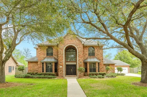95 Rosewood Street Lake Jackson TX 77566