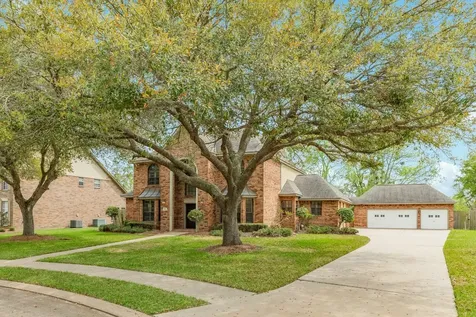 95 Rosewood Street Lake Jackson TX 77566