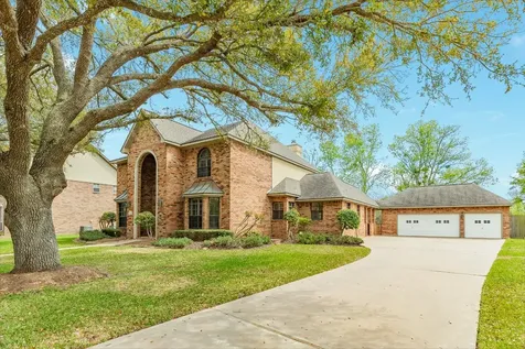 95 Rosewood Street Lake Jackson TX 77566