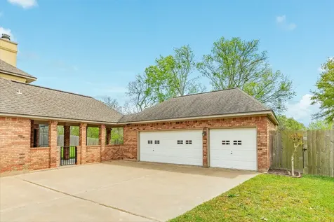 95 Rosewood Street Lake Jackson TX 77566