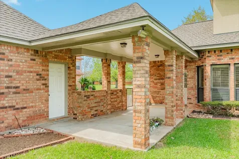95 Rosewood Street Lake Jackson TX 77566