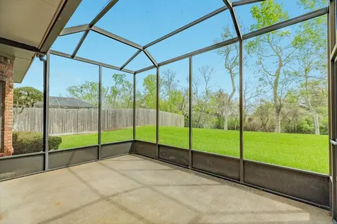 95 Rosewood Street Lake Jackson TX 77566