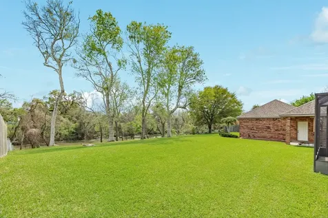 95 Rosewood Street Lake Jackson TX 77566