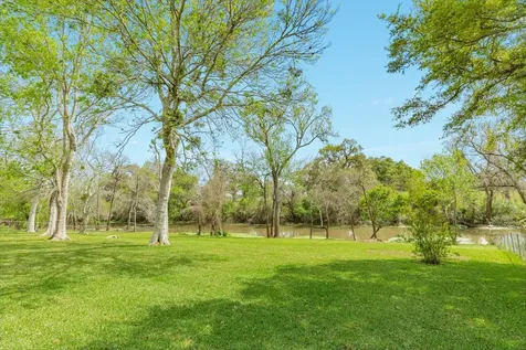 95 Rosewood Street Lake Jackson TX 77566