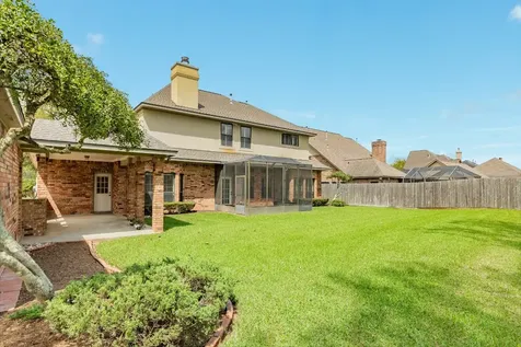 95 Rosewood Street Lake Jackson TX 77566