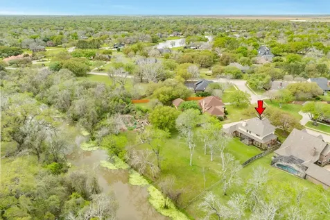 95 Rosewood Street Lake Jackson TX 77566