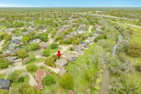 95 Rosewood Street Lake Jackson TX 77566