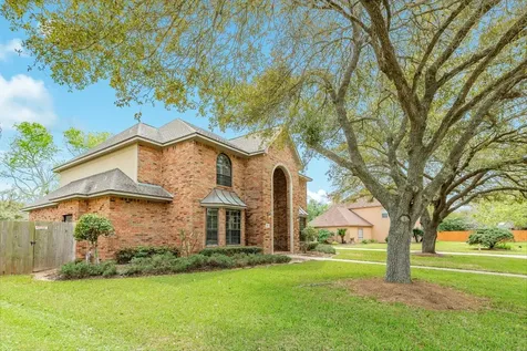 95 Rosewood Street Lake Jackson TX 77566