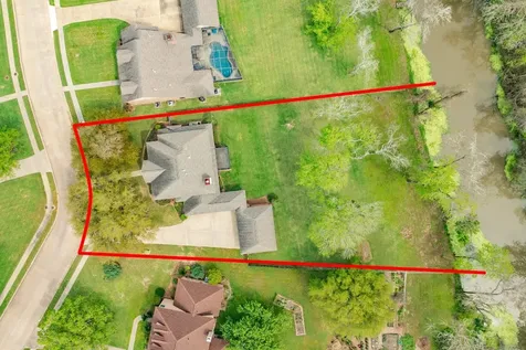 95 Rosewood Street Lake Jackson TX 77566
