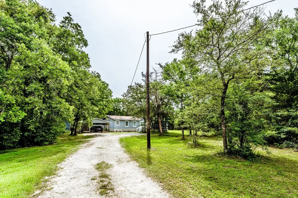 66 Horseshoe Lake Road Huntsville TX 77320