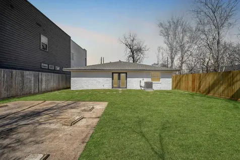 4710 Hershe Street Houston TX 77020