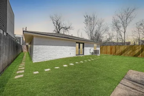 4710 Hershe Street Houston TX 77020