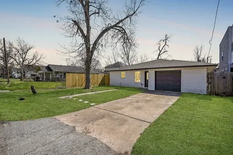 4710 Hershe Street Houston TX 77020