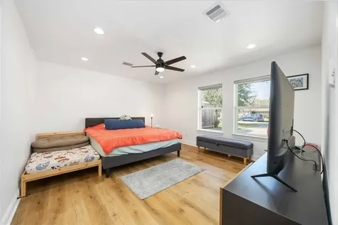 2011 De Milo Drive Houston TX 77018