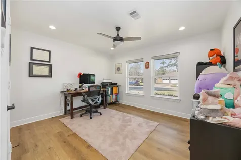 2011 De Milo Drive Houston TX 77018