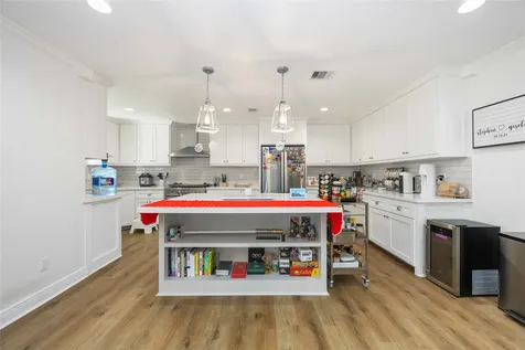 2011 De Milo Drive Houston TX 77018