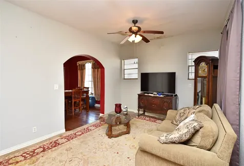 4104 Walker Street Houston TX 77023