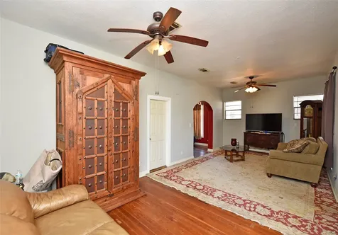4104 Walker Street Houston TX 77023