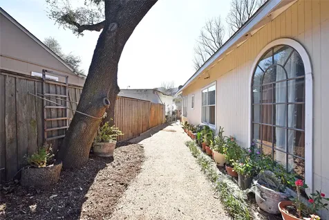 4104 Walker Street Houston TX 77023