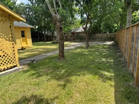 606 E 42nd Street Houston TX 77022