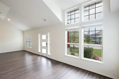 216 N Lynx Trail Montgomery TX 77316